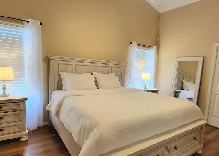 Luxury 3-Bedroom Home Near Beaches With Pool
