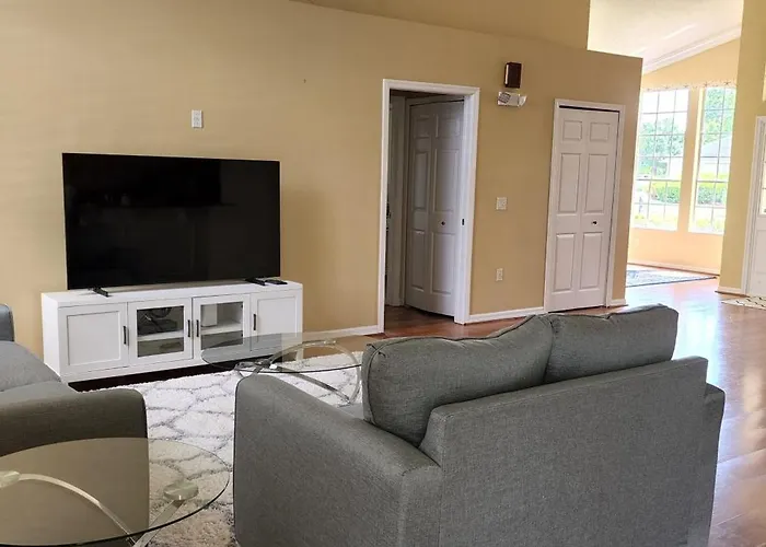 Luxury 3-Bedroom Home Near Beaches With Pool